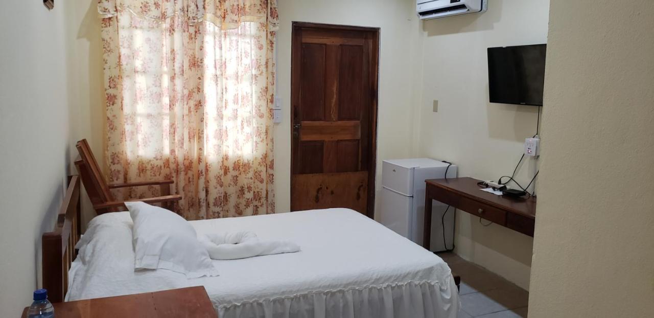 Pal'S On The Beach - Dangriga, Belize Екстер'єр фото