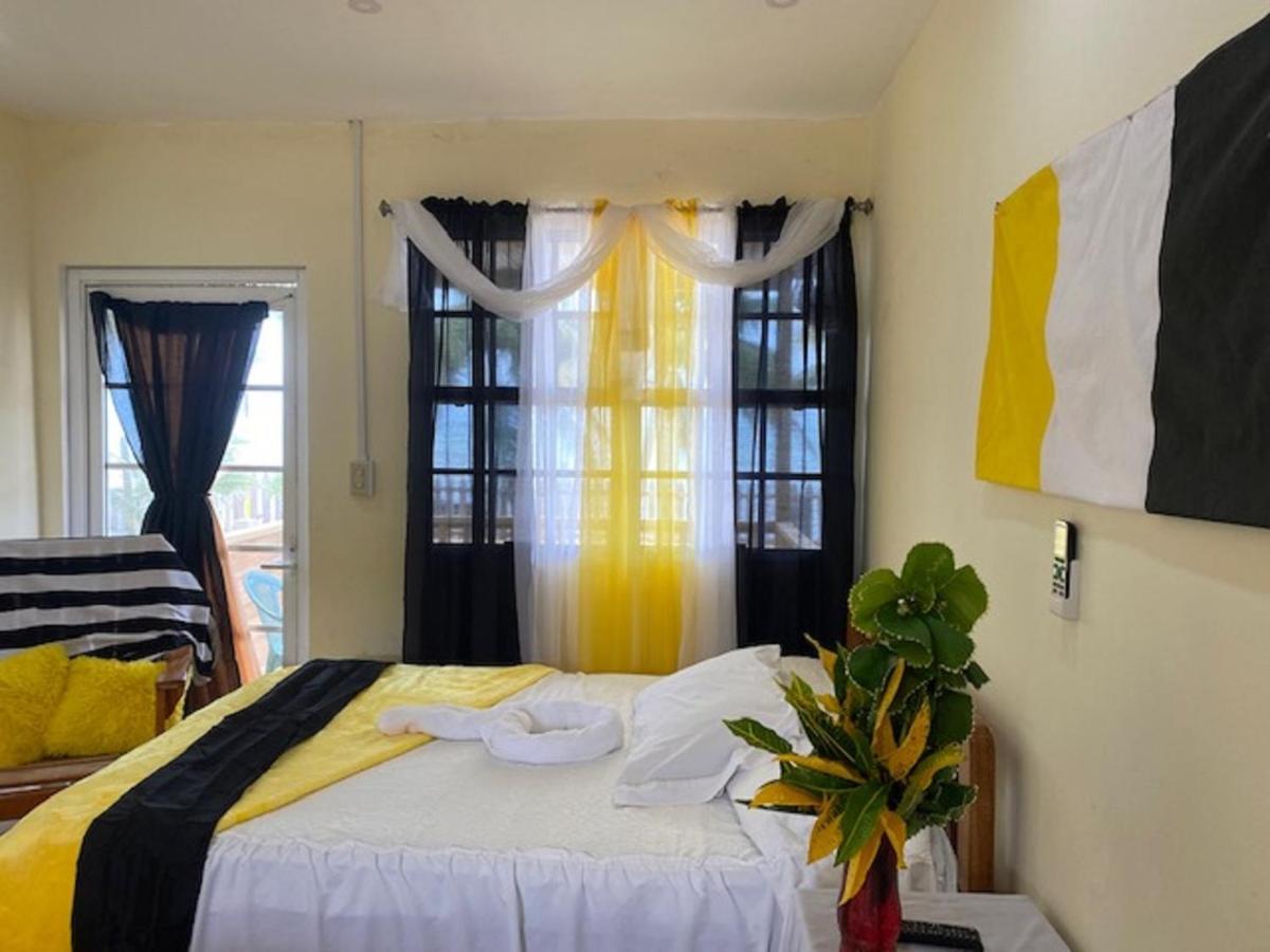 Pal'S On The Beach - Dangriga, Belize Екстер'єр фото