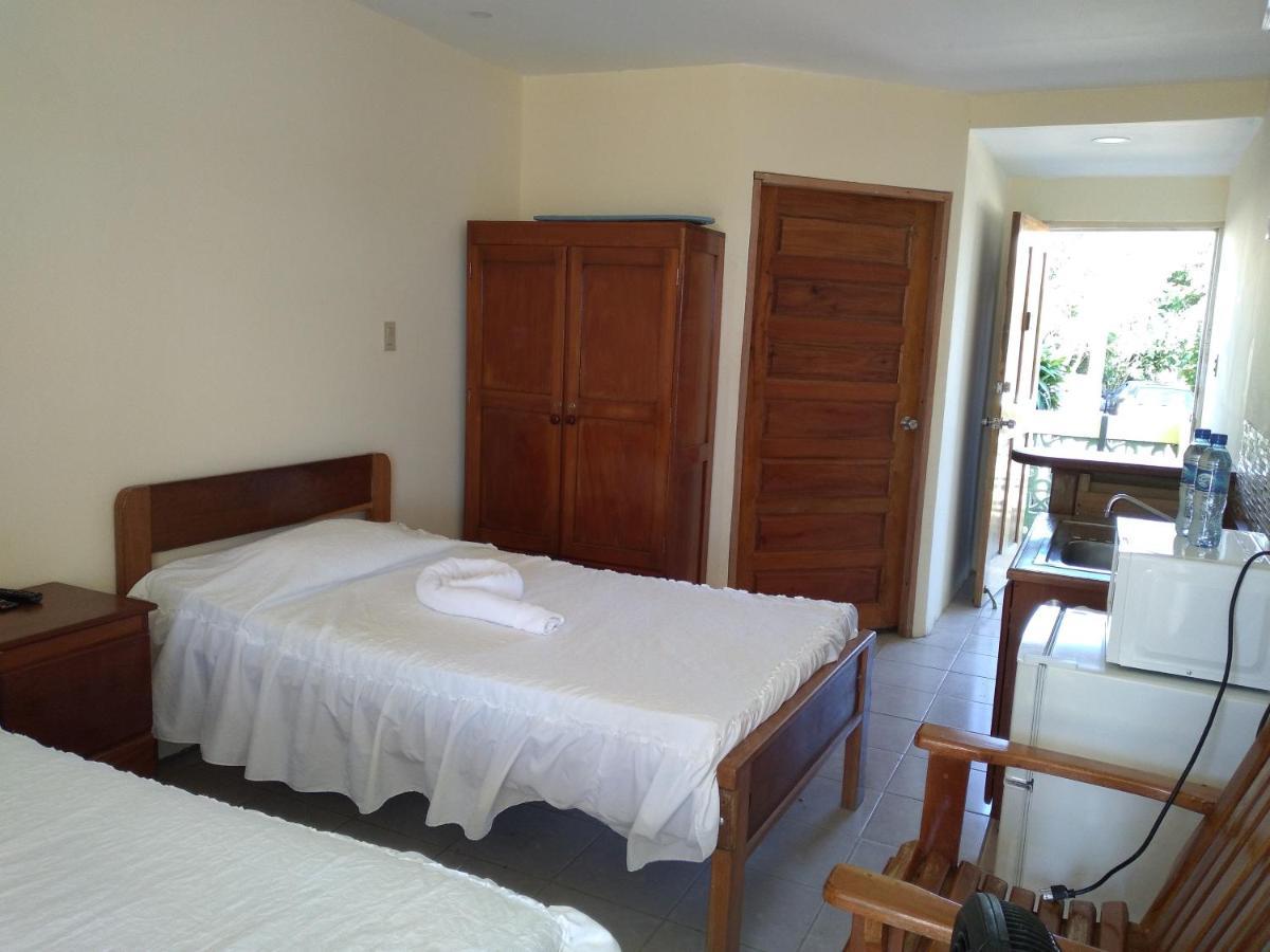 Pal'S On The Beach - Dangriga, Belize Екстер'єр фото