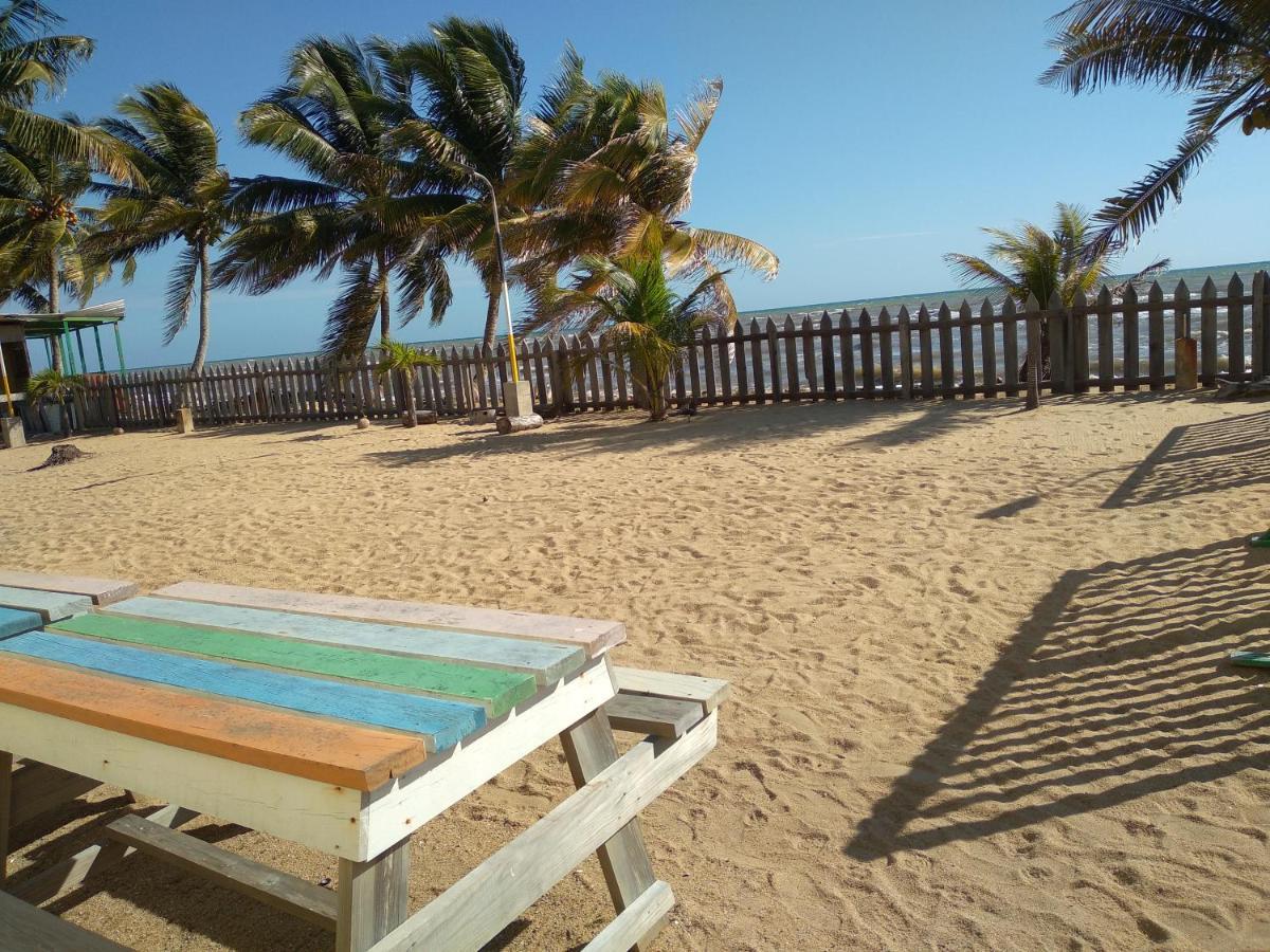 Pal'S On The Beach - Dangriga, Belize Екстер'єр фото