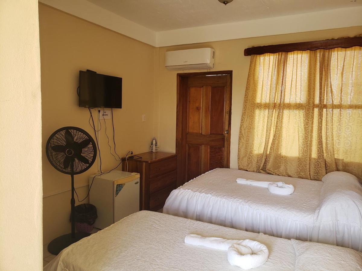 Pal'S On The Beach - Dangriga, Belize Екстер'єр фото