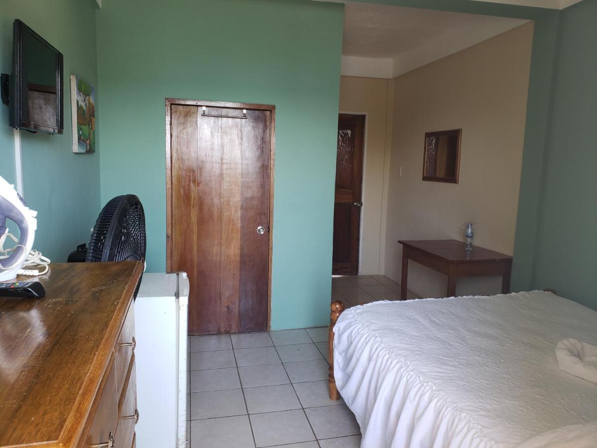 Pal'S On The Beach - Dangriga, Belize Екстер'єр фото