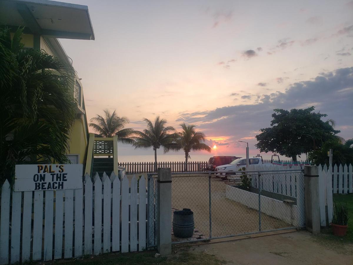 Pal'S On The Beach - Dangriga, Belize Екстер'єр фото
